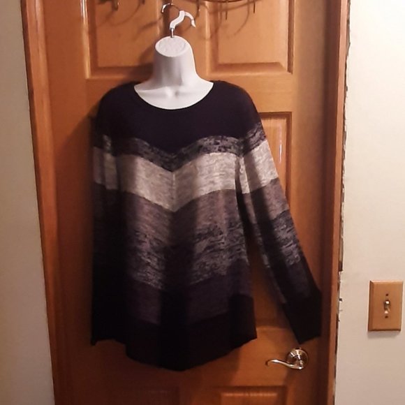 Lightweight Blue and Gray Sweater - Picture 1 of 6